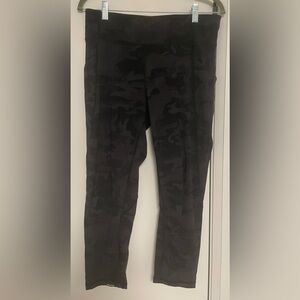 Align High Rise Crop 21” Deep Coal Multi Camo Size 12